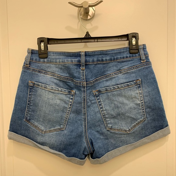 Mid-rise jean shorts - Picture 3 of 3